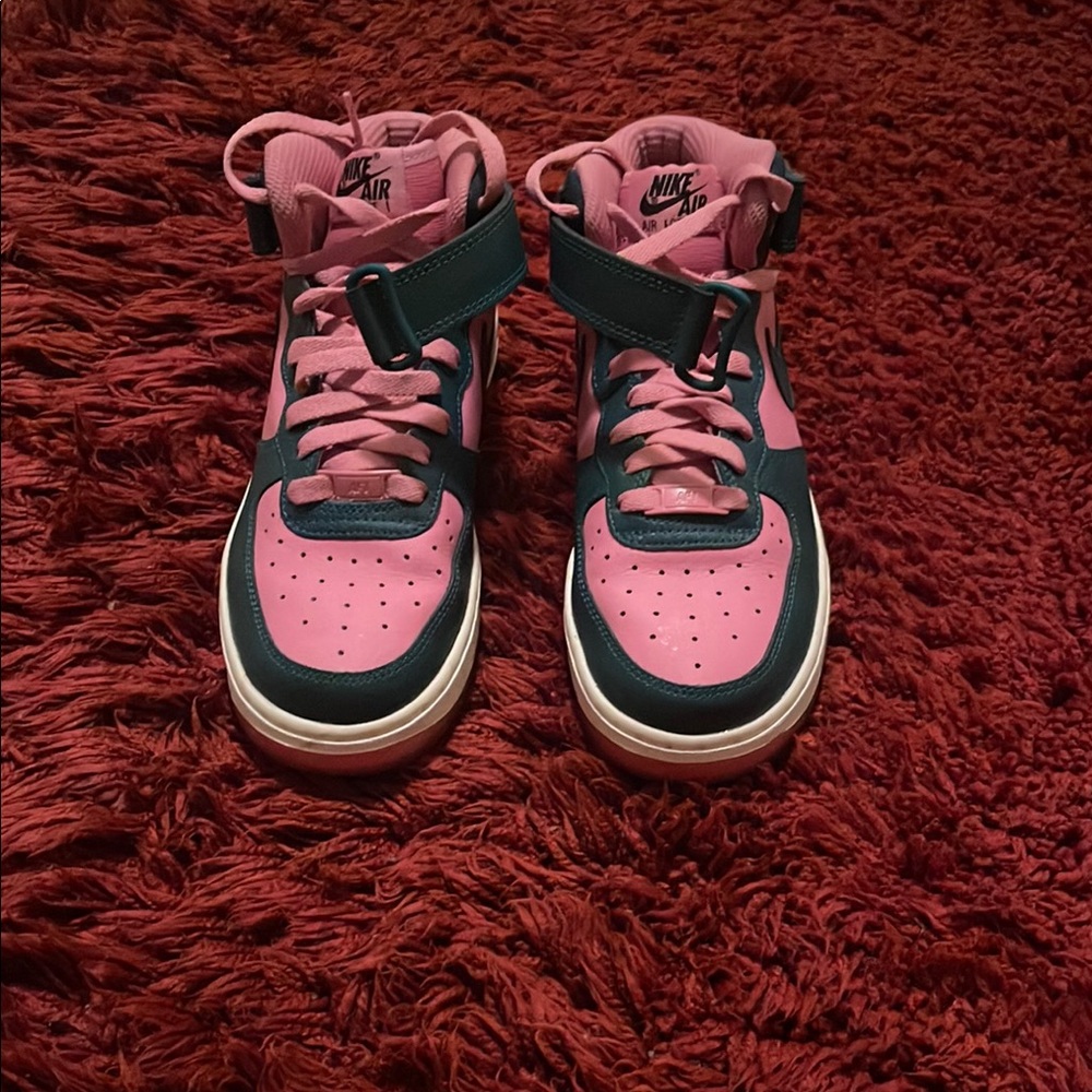 Nike Pink and Green Sneakers with Classic Skateboarding Silhouette